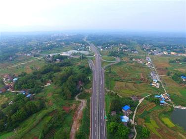 企业投资建设的重庆市梁平至忠县高速公路全线通车