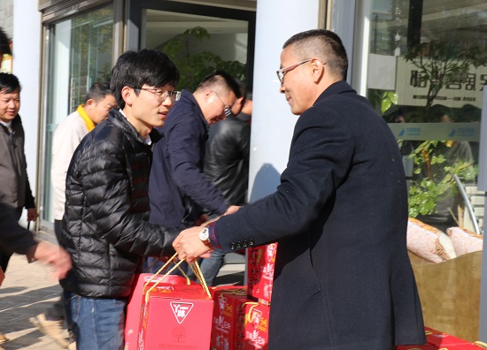 20190130江川区政府慰问江通产品建设者2赵志强摄影.JPG 20190130江川区政府慰问江通产品建设者2赵志强摄影.JPG