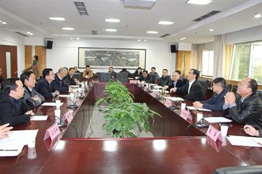 郑久存拜会达州市委副书记郭亨孝并到达州长田新区产品调研指导