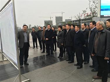 乐山市市长张彤到企业乐山产品调研